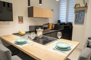 Fridge, microwave, stovetop, dishwasher - The Almond Blossom Boutique apartment (Milano)