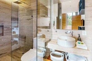 Shower, hair dryer, towels - Playa Studio | Rooftop Pool & Balcony (Playa del Carmen)