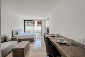 Iron/ironing board, WiFi, bed sheets - Studio with Rooftop Pool, Jacuzzi & Ocean Views (Playa del Carmen)