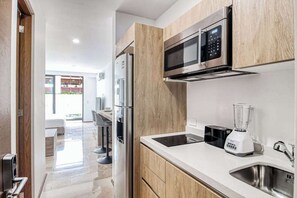 Fridge, microwave, stovetop, coffee/tea maker - Studio with Rooftop Pool, Jacuzzi & Ocean Views (Playa del Carmen)