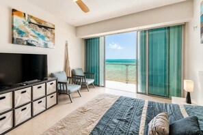 Internet, bed sheets - Beachfront 3BR Condo | Ocean Views | Pool & Beach (Cancún)