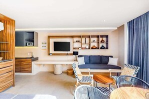 TV, offices - Playa Studio · Rooftop Pool · Walk to 5th Ave (Playa del Carmen)