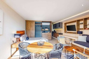 TV, offices - Playa Studio · Rooftop Pool · Walk to 5th Ave (Playa del Carmen)