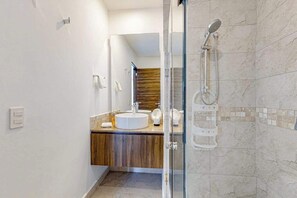 Shower, hair dryer, towels - 1BR condo near Akumal beach, rooftop pool (Akumal)