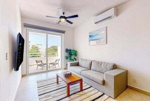 TV, offices - 1BR condo near Akumal beach, rooftop pool (Akumal)