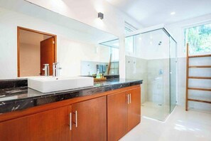 Shower, hair dryer, towels - Beachfront 8BR Villa, Private Pool | Tulum (Tulum)