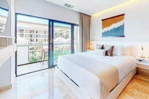 Iron/ironing board, Internet, bed sheets - Modern Condo: Rooftop Pool, Gym, Walk to Beach (Playa del Carmen)