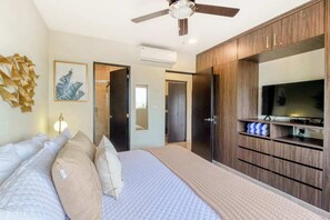 Iron/ironing board, WiFi, bed sheets, wheelchair access - 1BR Playa Condo · Pool, Gym · Walk to 5th Ave (Playa del Carmen)