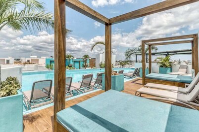 Playa del Carmen 2BR - Rooftop Pool - City View