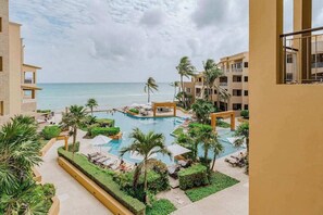 Pool - 2BR Condo · Infinity Pool · Steps to 5th Ave (Playa del Carmen)