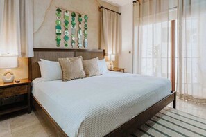 2 bedrooms, iron/ironing board, WiFi, bed sheets - 2BR Condo · Infinity Pool · Steps to 5th Ave (Playa del Carmen)