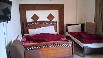 Iron/ironing board, WiFi, bed sheets