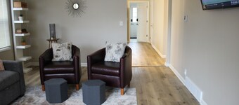 Lambeau Flats Lower 2-Bedroom Condo in Green Bay