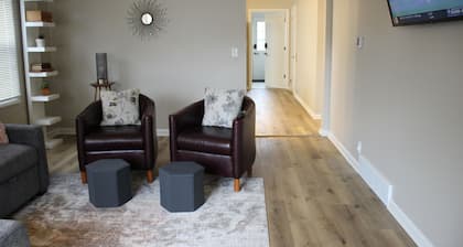 Lambeau Flats Lower 2-Bedroom Condo in Green Bay