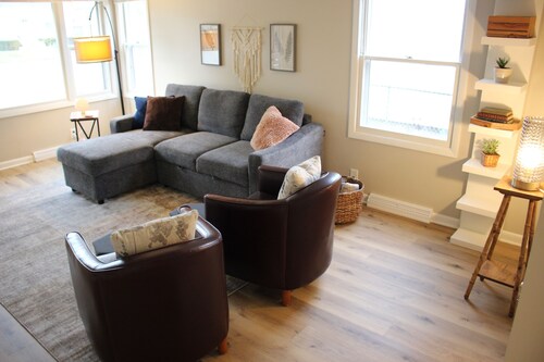 Lambeau Flats Lower 2-Bedroom Condo in Green Bay