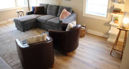 Lambeau Flats Lower 2-Bedroom Condo in Green Bay