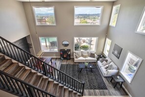 Interior - Palm Tree Lane Retreat in Murrieta: Private Pool, Spa, Loft, Balcony, Ideal Mid-Term Stay +Solar EV! (Murrieta)
