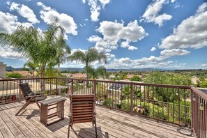 Terrace/patio - Palm Tree Lane Retreat in Murrieta: Private Pool, Spa, Loft, Balcony, Ideal Mid-Term Stay +Solar EV! (Murrieta)