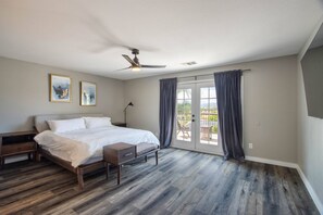 4 bedrooms, desk, iron/ironing board, free WiFi - Palm Tree Lane Retreat in Murrieta: Private Pool, Spa, Loft, Balcony, Ideal Mid-Term Stay +Solar EV! (Murrieta)