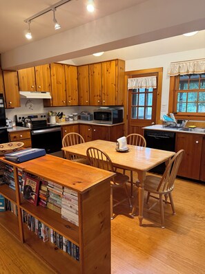Microwave, oven, stovetop, dishwasher - serene wooded 3-bedroom house West Tisbury deck, screen porch and outdoor shower (West Tisbury)
