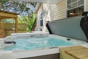 Tina de hidromasaje al aire libre