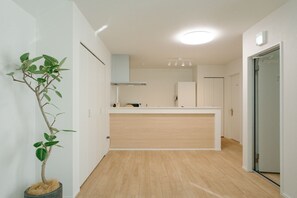 Interior - Free parking / Sky Tree view from the room / Newly built 119 ㎡ / Direct access to Disney / Direct access to Narita and Haneda airports / Convenient house with direct access to Shinjuku Akihabara Ueno Ginza, etc. (葛飾区)