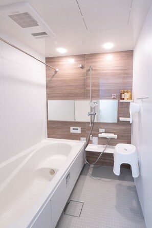 Hair dryer, towels, soap, toilet paper - Free parkingDisney 30 min. from inside overlooking Sky TreeDisney 30 min. from Ueno 26 min. from Shinjuku 29 min. from Akihabara 18 min. from Asakusa 25 min. from direct airport connectionHaneda 56 min. from Narita 66 min. from Narita (葛飾区)