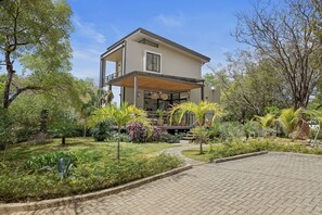 Exterior - Casa Rocas Surf House 50m to the Beach! (Hacienda Iguana)