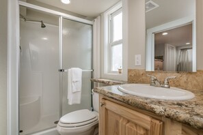 Comfort Cabin, Pets allowed | Bathroom