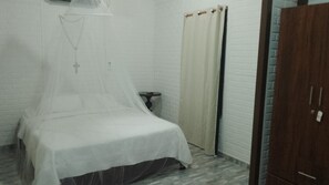 WiFi, bed sheets