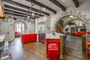 Interior - 10 Star Ranch · Pool · Lake · Game Room · Sleep 10 (Stephenville)