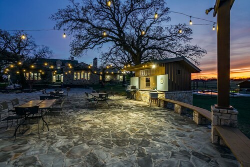 10 Star Ranch · Pool · Lake · Game Room · Sleep 16