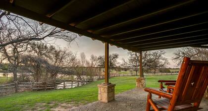 10 Star Ranch Cottage · Fishing Lake · Sleeps 6