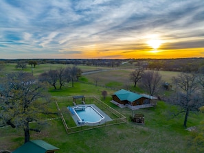 Pool - 10 Star Ranch Cottage · Fishing Lake · Sleeps 6 (Stephenville)
