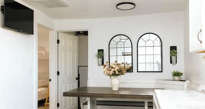 Newly Remodeled My Little Dream House with Spectacular Views of Split Mountain