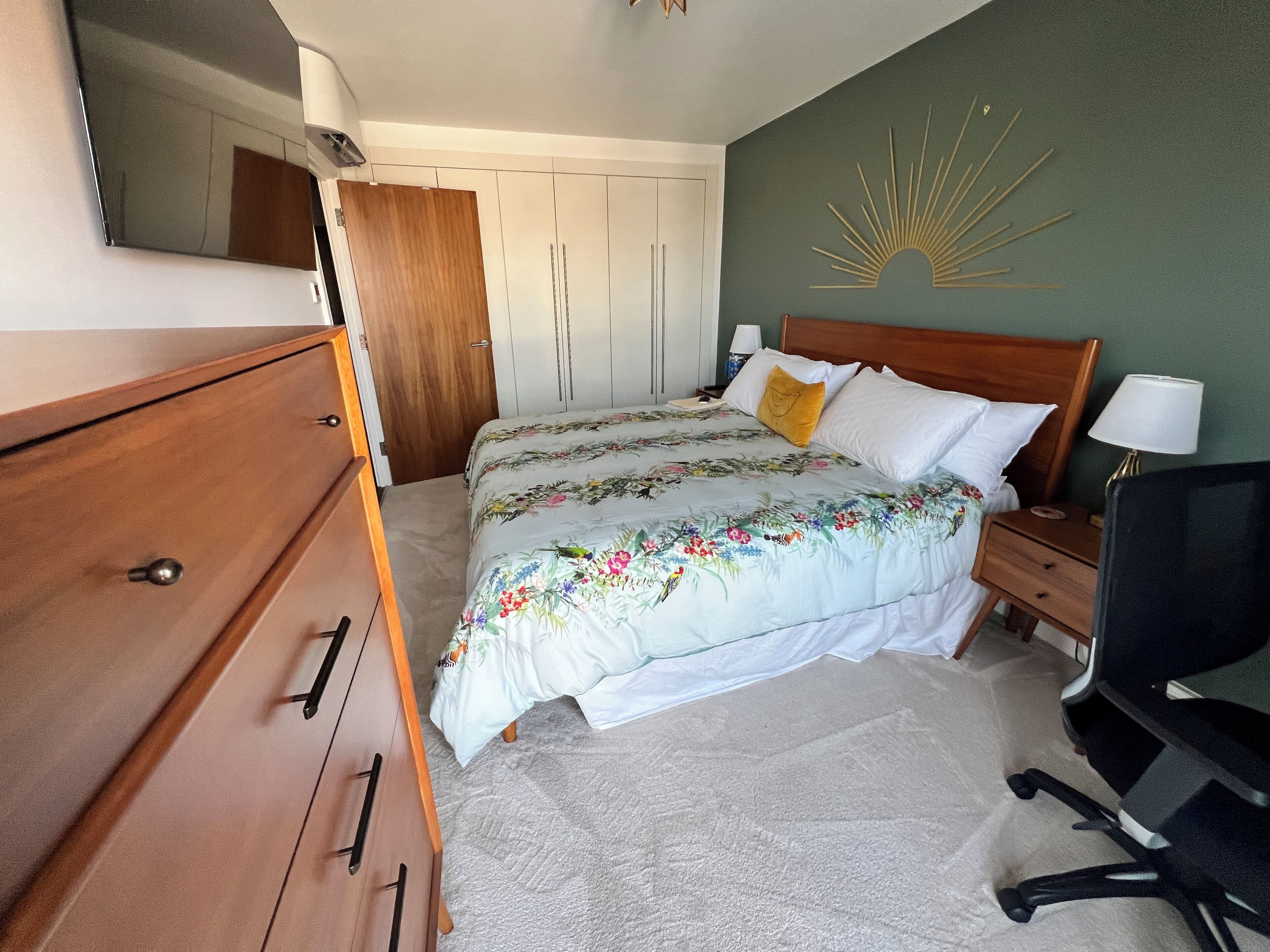 2 bedrooms, iron/ironing board, WiFi, bed sheets