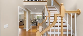 Hoppy Place: 066-M Expansive Deck area, Hot Tub, Walk to Salt Water