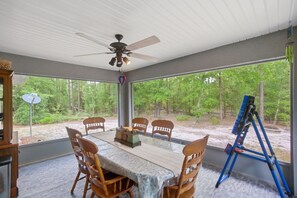 Outdoor dining - 3BR Near Rainbow River Quiet & Spacious Home Checkin + LATE Checkout (Dunnellon)