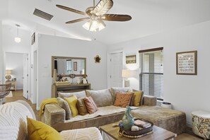 Smart TV - 3BR Near Rainbow River Quiet & Spacious Home Checkin + LATE Checkout (Dunnellon)