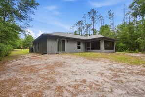 Exterior - 3BR Near Rainbow River Quiet & Spacious Home Checkin + LATE Checkout (Dunnellon)