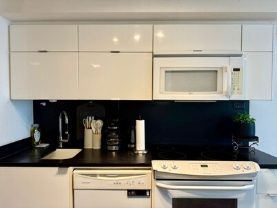 Delightful 2-bedroom apartment in vibrant Toronto