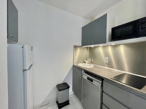 Fridge, cookware/dishes/utensils - CAP D'AGDE - Plage Richelieu / Réf 193 (CAP D'AGDE)