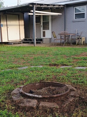 Outdoor dining - Wonderful 3-bedroom house w/AC/heat in quiet Greenwood near Caverns State Park (Greenwood)