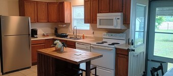 Comfortable 3-bedroom house w/AC/heat in quiet Greenwood near Caverns State Park