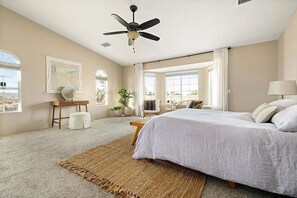 4 habitaciones, tabla de planchar con plancha, wifi y ropa de cama 
