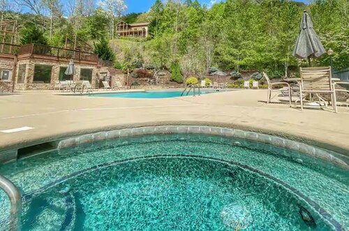 2BR/2BA Condo w/Stunning Mountain and Golf Views.  Harrahs Casino, Train, pool
