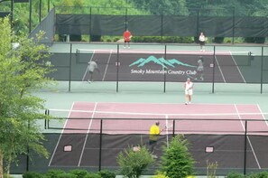 Sports court - 2BR/2BA Condo w/Stunning Mountain and Golf Views.  Harrahs Casino, Train, pool (Whittier)