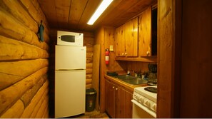 Classic Cabin, Mountain View | Private kitchen