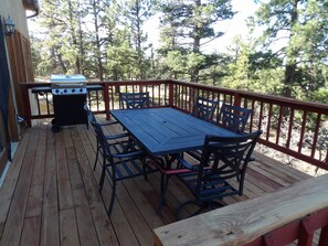 Outdoor dining - Ultra-Private Mountain Home on Large Acreage (Weston)