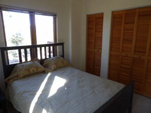 3 bedrooms, WiFi, bed sheets - Ultra-Private Mountain Home on Large Acreage (Weston)